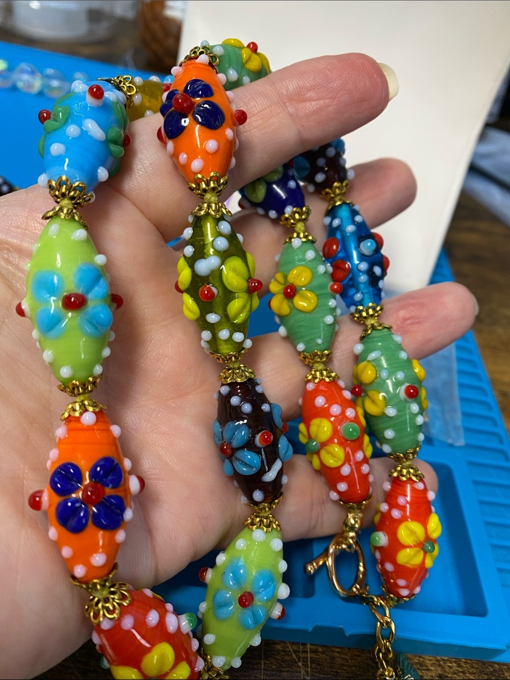 Lampwork Hand knotted 22 inch Aprilsplace necklace flower multi colored - Picture 5 of 9